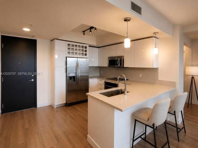 999 SW 1st Ave 1211, Miami, FL 33130