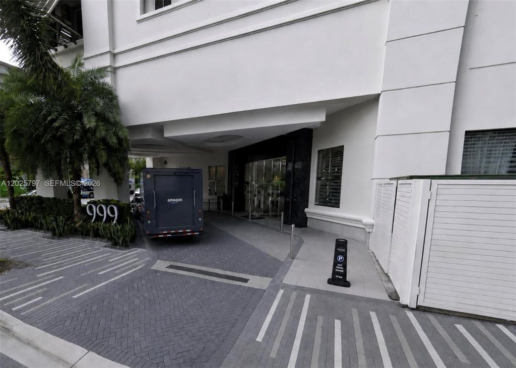 999 SW 1st Ave 1211, Miami, FL 33130