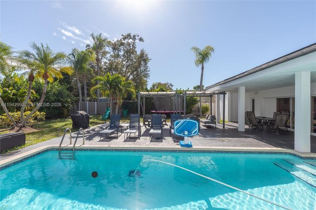 18555 SW 83rd Pl, Cutler Bay, FL 33157