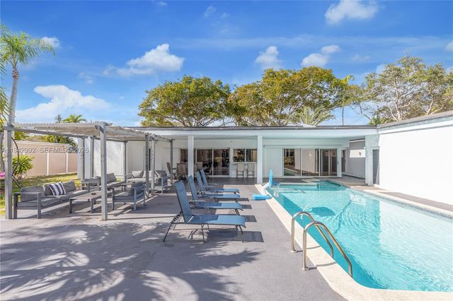 18555 SW 83rd Pl, Cutler Bay, FL 33157