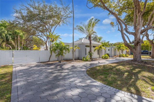 18555 SW 83rd Pl, Cutler Bay, FL 33157