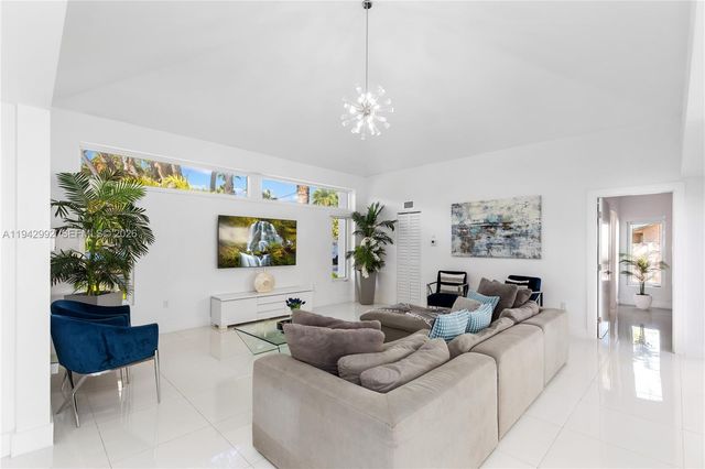 18555 SW 83rd Pl, Cutler Bay, FL 33157