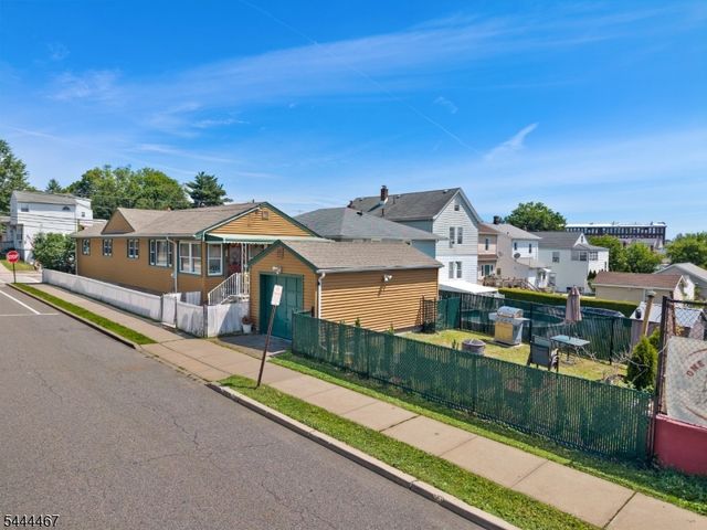 137 Day St, Clifton City, NJ 07011