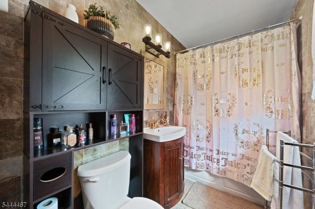 137 Day St, Clifton City, NJ 07011