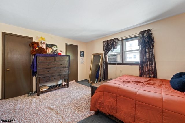 137 Day St, Clifton City, NJ 07011