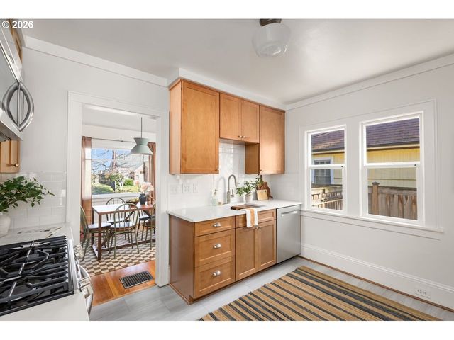 3126 Ne SKIDMORE St, Portland, OR 97211