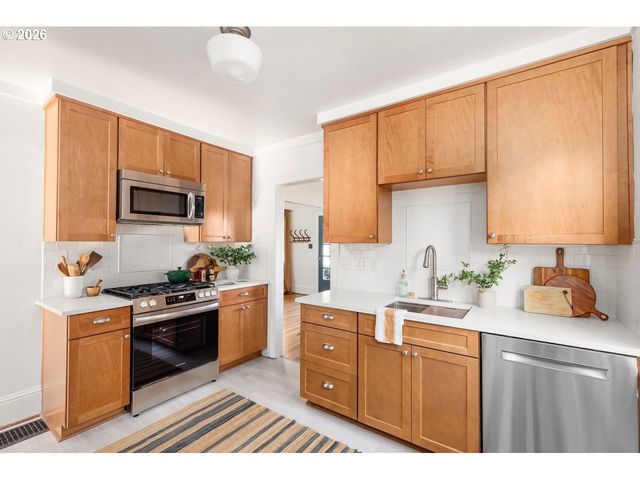 3126 Ne SKIDMORE St, Portland, OR 97211