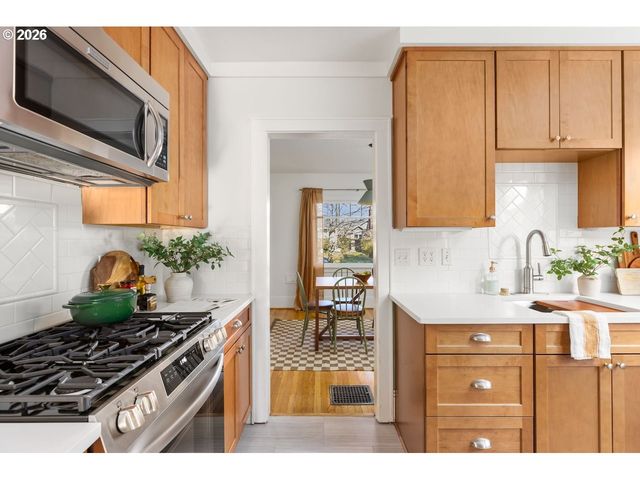 3126 Ne SKIDMORE St, Portland, OR 97211