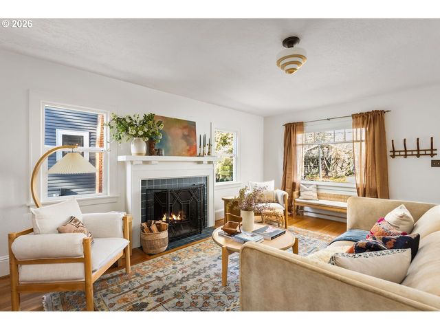 3126 Ne SKIDMORE St, Portland, OR 97211