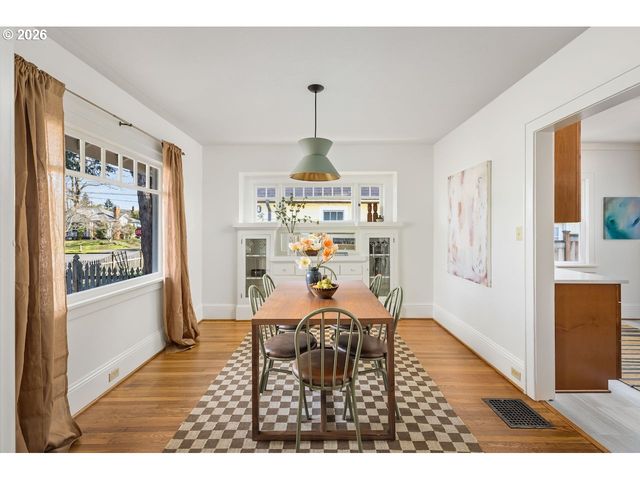 3126 Ne SKIDMORE St, Portland, OR 97211