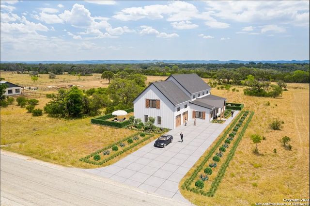 247 Highgate Dr, Bandera, TX 78003
