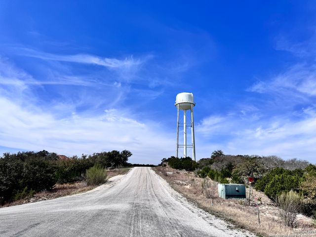 247 Highgate Dr, Bandera, TX 78003