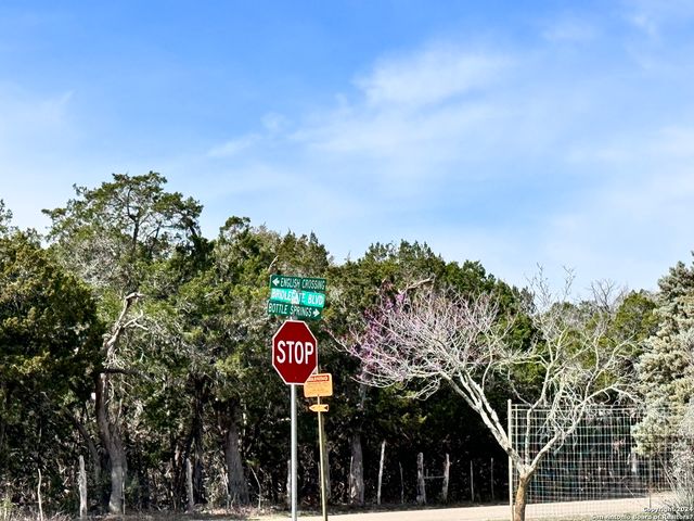 247 Highgate Dr, Bandera, TX 78003