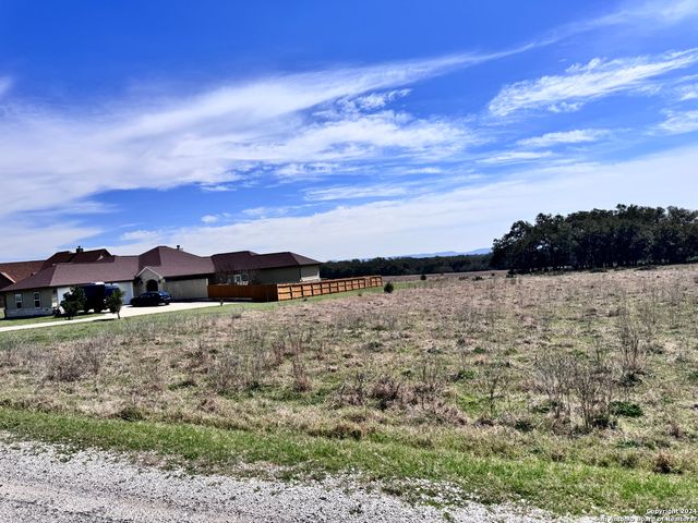 247 Highgate Dr, Bandera, TX 78003