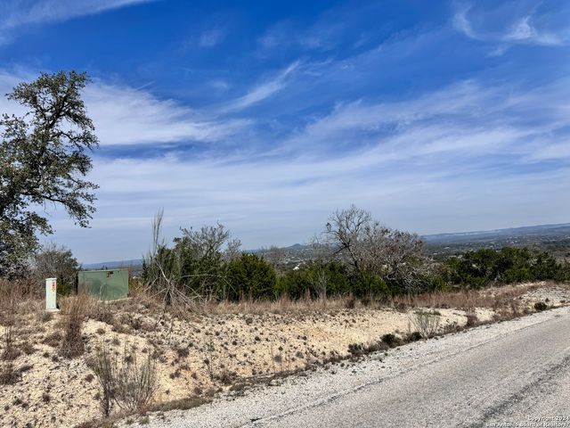 247 Highgate Dr, Bandera, TX 78003