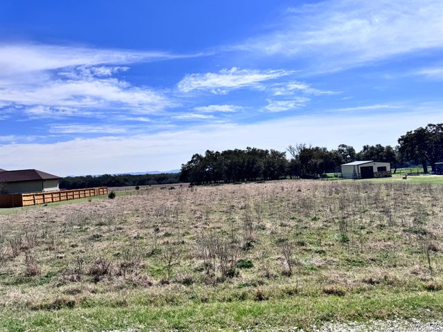 247 Highgate Dr, Bandera, TX 78003