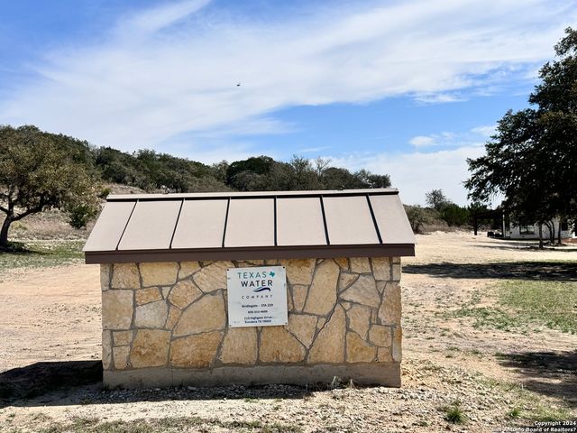 247 Highgate Dr, Bandera, TX 78003