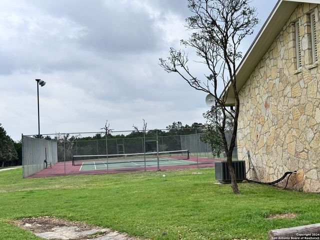 247 Highgate Dr, Bandera, TX 78003