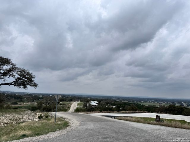 247 Highgate Dr, Bandera, TX 78003