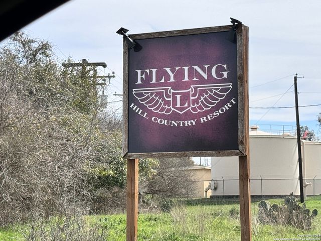247 Highgate Dr, Bandera, TX 78003