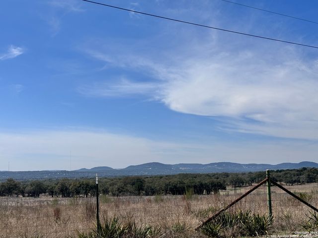 247 Highgate Dr, Bandera, TX 78003