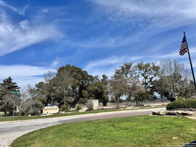247 Highgate Dr, Bandera, TX 78003