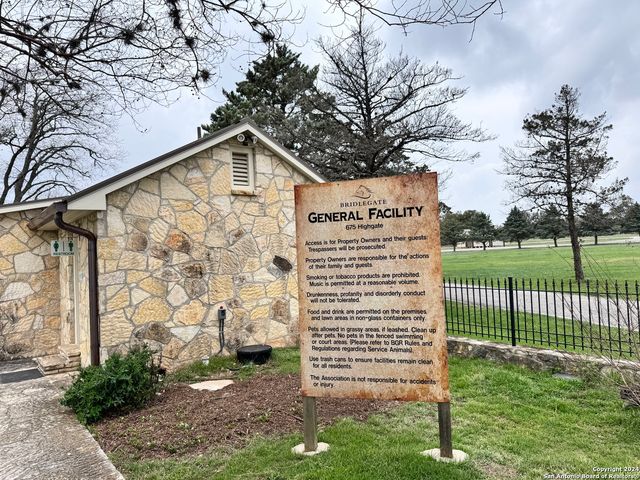 247 Highgate Dr, Bandera, TX 78003