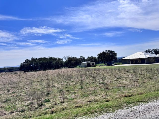 247 Highgate Dr, Bandera, TX 78003