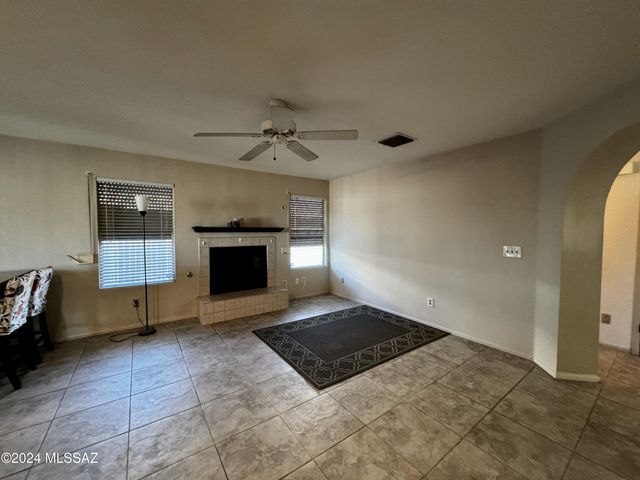 2550 W Drachman Street, Tucson, AZ 85745