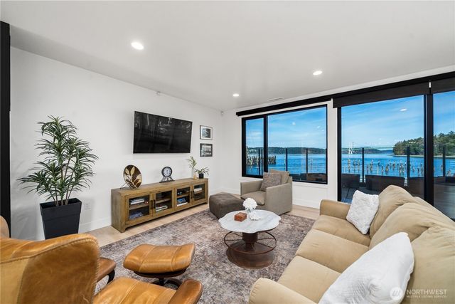 8802 6th Avenue, Tacoma, WA 98465