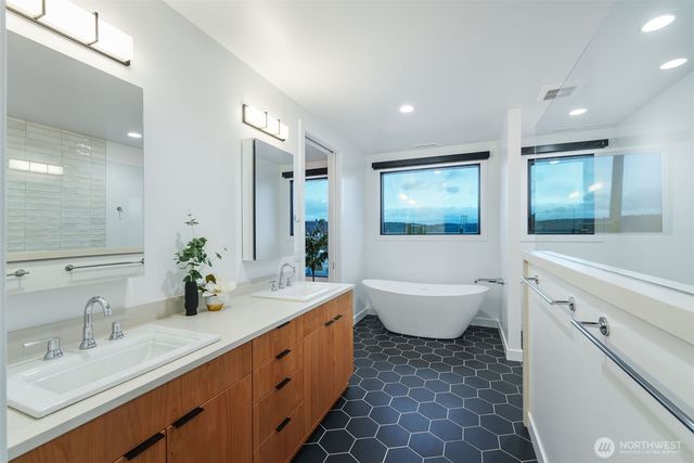 8802 6th Avenue, Tacoma, WA 98465