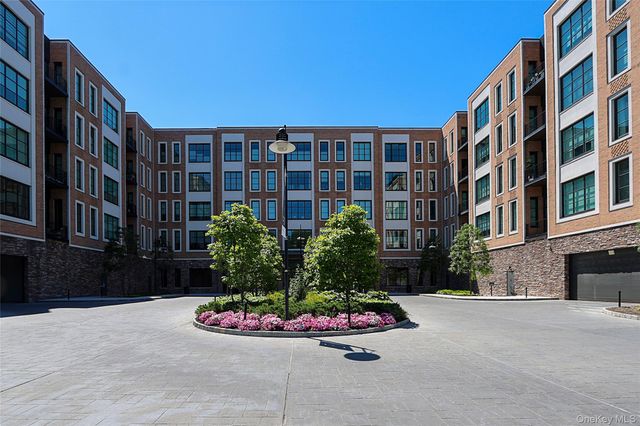 100 Garvies Point Road 1131, Glen Cove, NY 11542