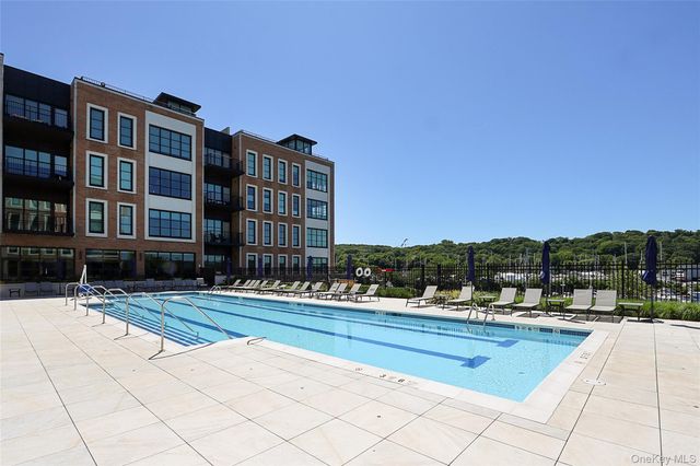 100 Garvies Point Road 1131, Glen Cove, NY 11542
