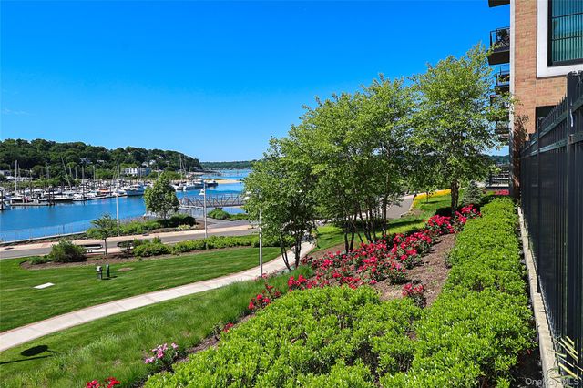 100 Garvies Point Road 1131, Glen Cove, NY 11542