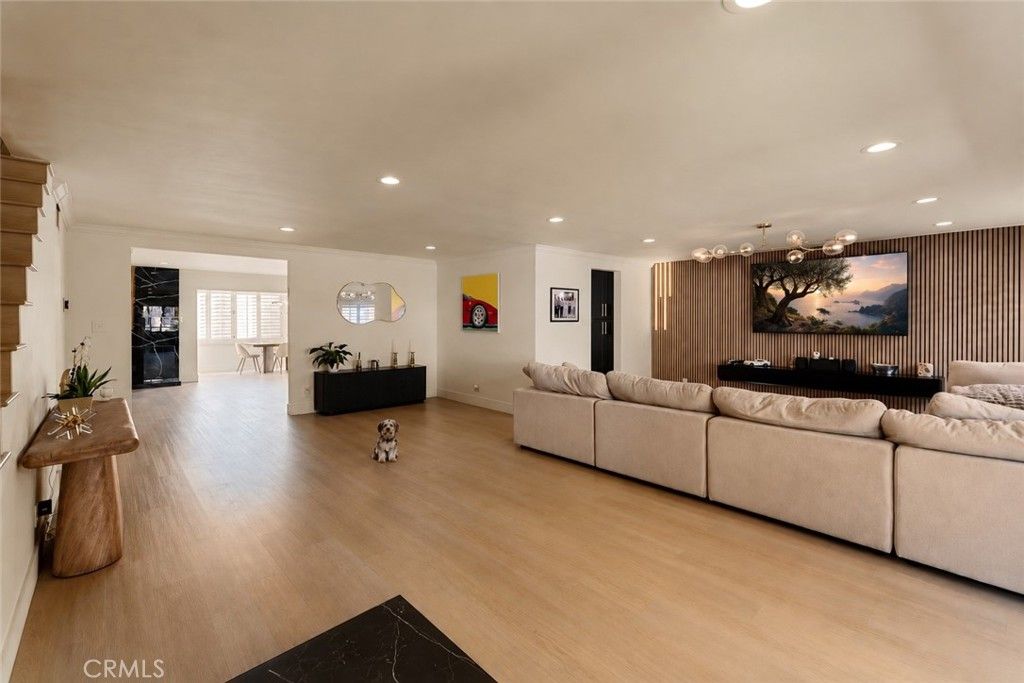 5315 Yarmouth Avenue 104, Encino, CA 91316 — exterior