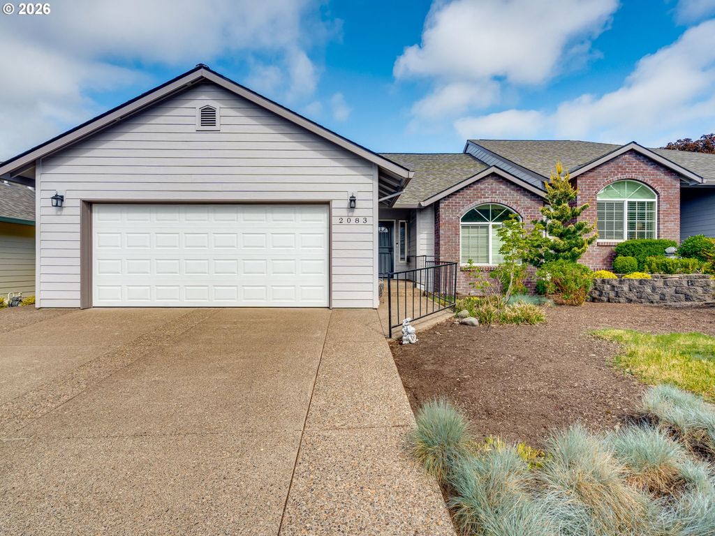 Image 1 of property listing at 2083 Nw WILLAMETTE Dr, Mc Minnville, OR 97128