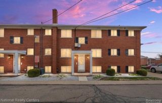 8160 CRESTVIEW DRIVE #2 Drive, Sterling Heights, MI 48312