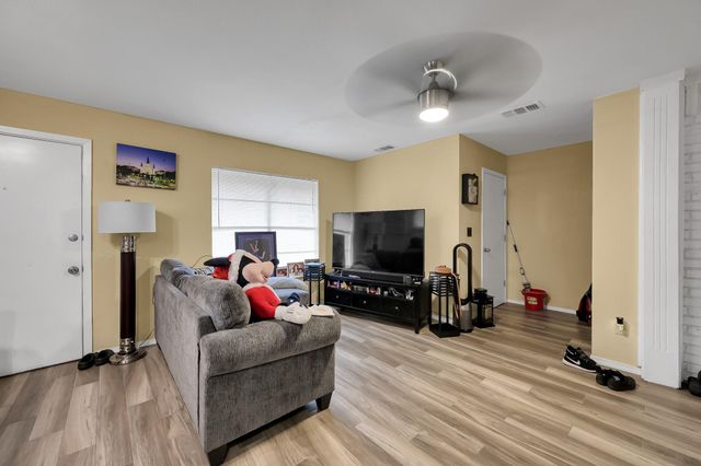 20 Little John Lane, Conroe, TX 77301