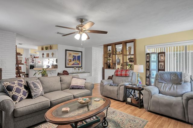 20 Little John Lane, Conroe, TX 77301