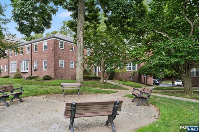 23 Park 88, Verona, NJ 07044