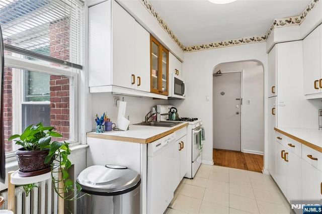 23 Park 88, Verona, NJ 07044