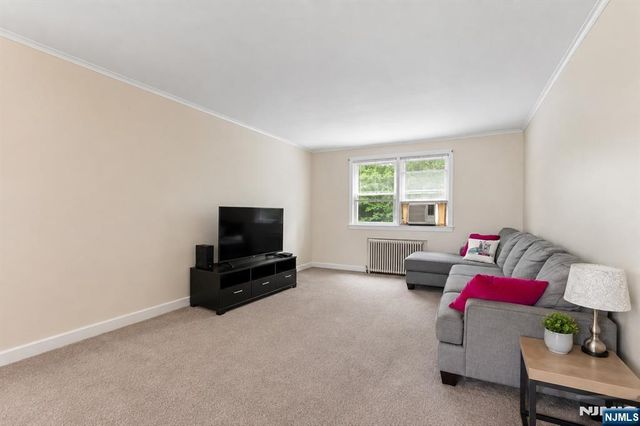 23 Park 88, Verona, NJ 07044