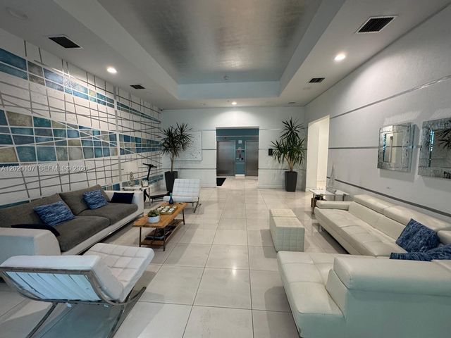1723 SW 2nd Ave 704, Miami, FL 33129