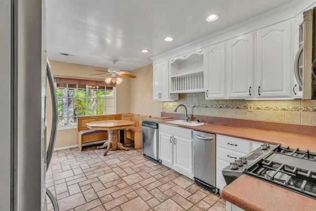 606 Gardenia Glen, Escondido, CA 92025