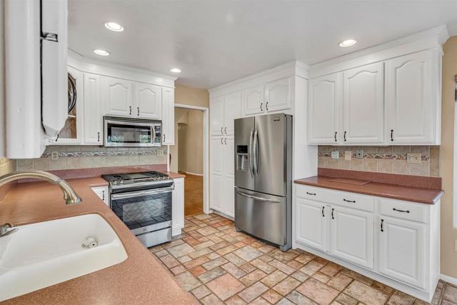 606 Gardenia Glen, Escondido, CA 92025