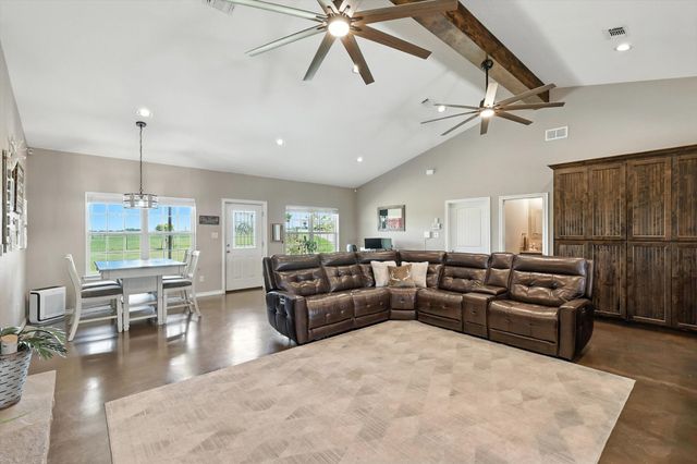 1106 Private Road 425, Whitewright, TX 75491