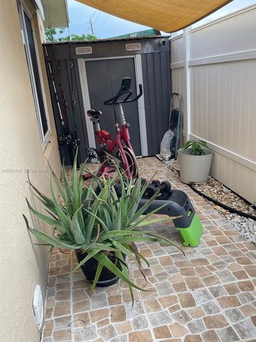 1359 Summit Run Cir, West Palm Beach, FL 33415