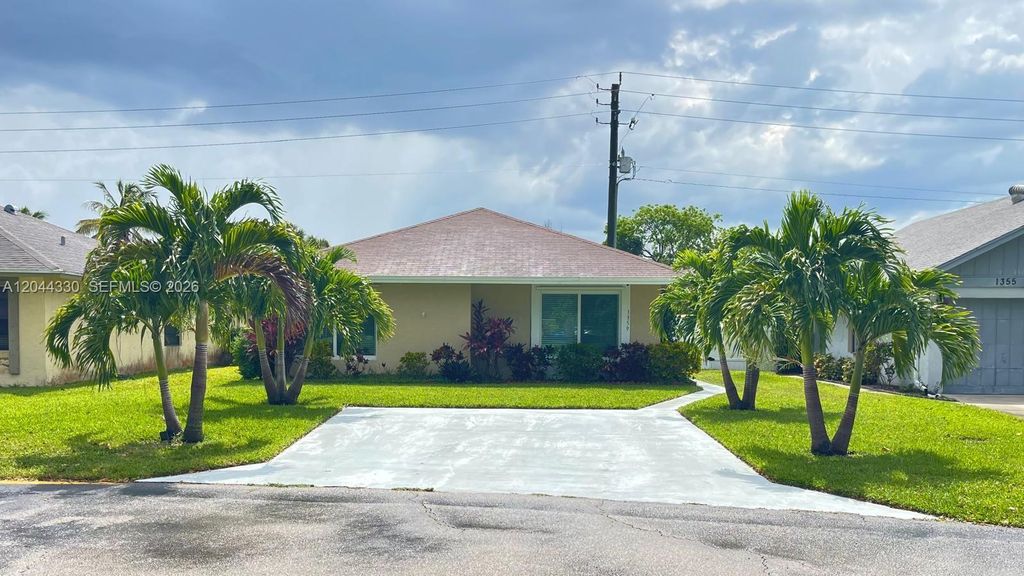 1359 Summit Run Cir, West Palm Beach, FL 33415