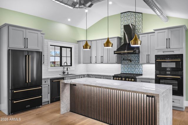 3616 E FAIRMOUNT Avenue, Phoenix, AZ 85018