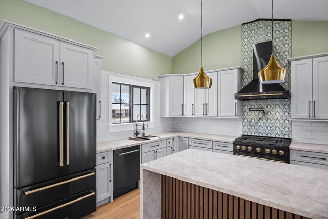 3616 E FAIRMOUNT Avenue, Phoenix, AZ 85018